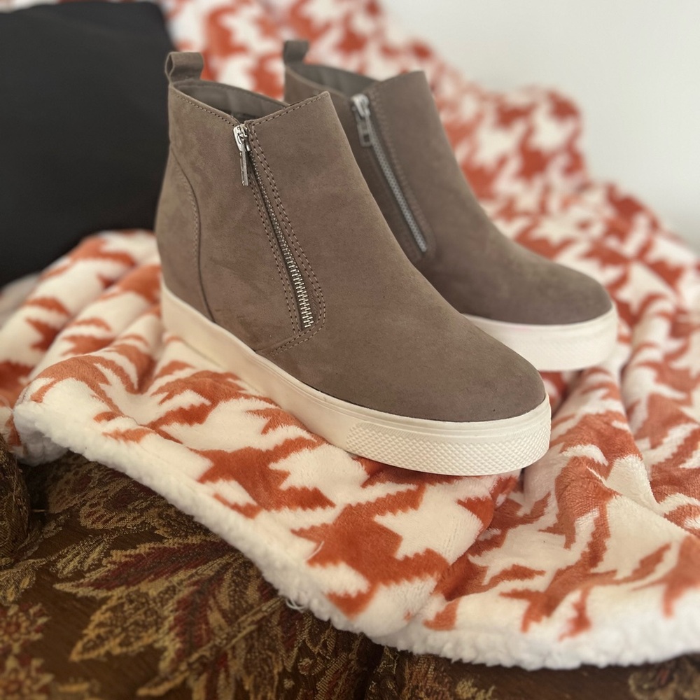 Women's Taupe Suede Ankle Boots